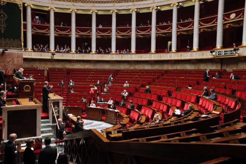 600862-l-hemicycle-de-l-assemblee-nationale-durant-le-debat-sur-la-penalisation-des-clients-de-prostituees-.jpg