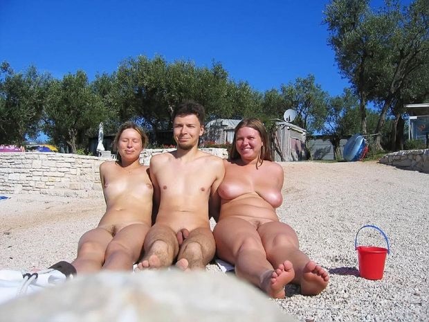 beach-brother-and-his-girls.jpg