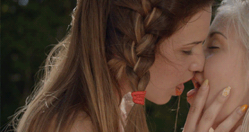 kiss.gif