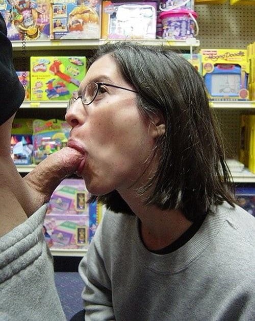 exhib-amateur-at-store.jpg