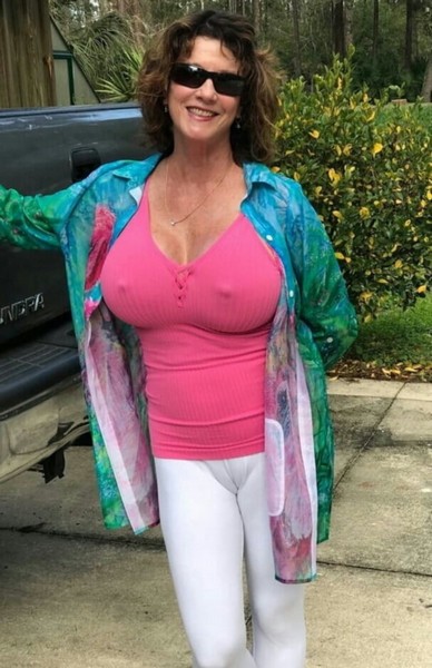 no bra.jpg