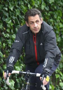 Sarkozy vélo 13 avril 2009.jpg