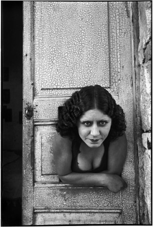 Henri-Cartier-Bresson-Prostituée-303x450.jpg