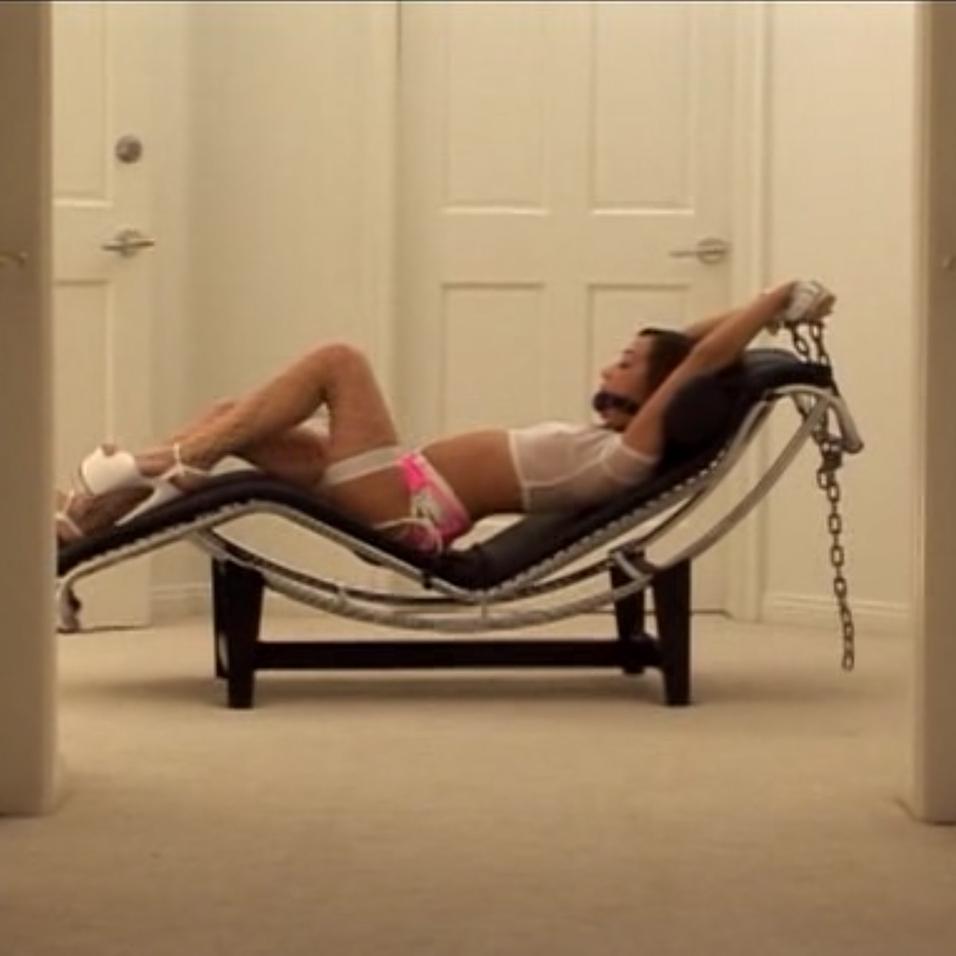 Chaise le corbusier.jpeg