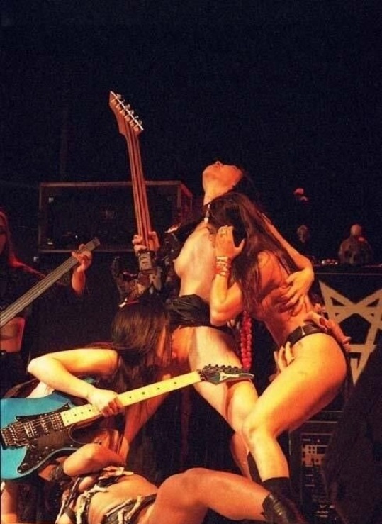 metal-girls-band.jpg