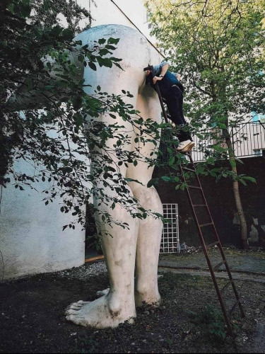 wHead-on-ass.jpg