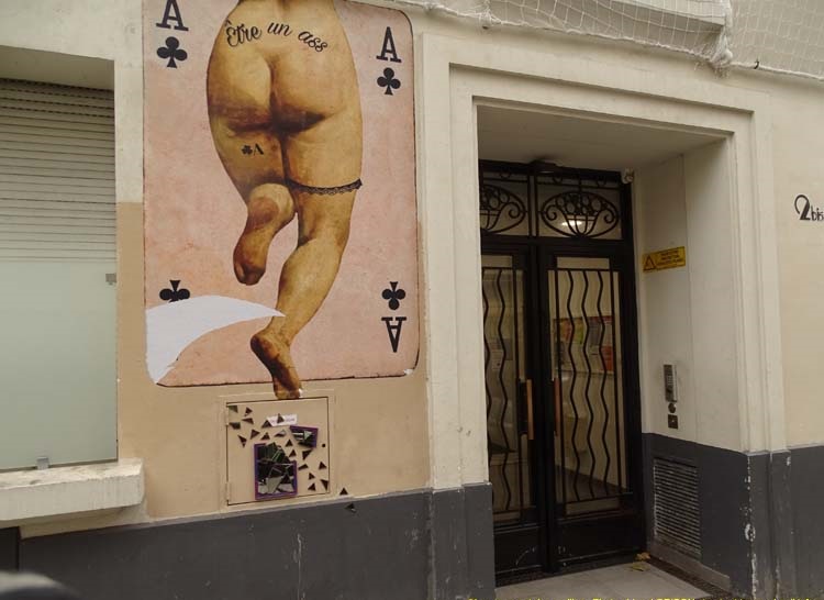 Paris-street-art-les-murs-ont-des-oreilles.jpg